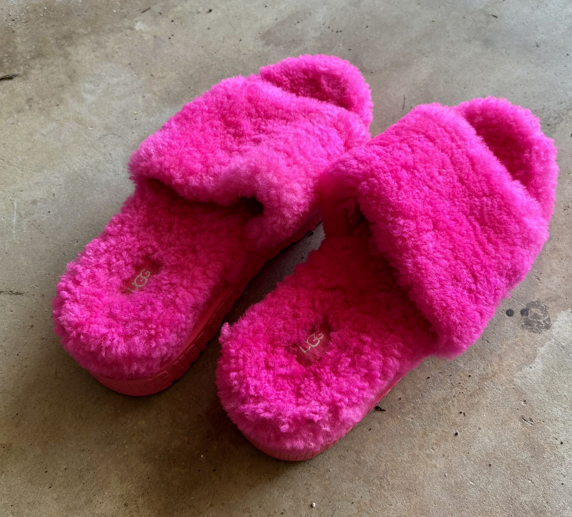 UGG plush slipper pink fuzzy slides women size 10