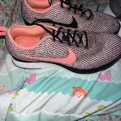 Nikes Women’s Size 7