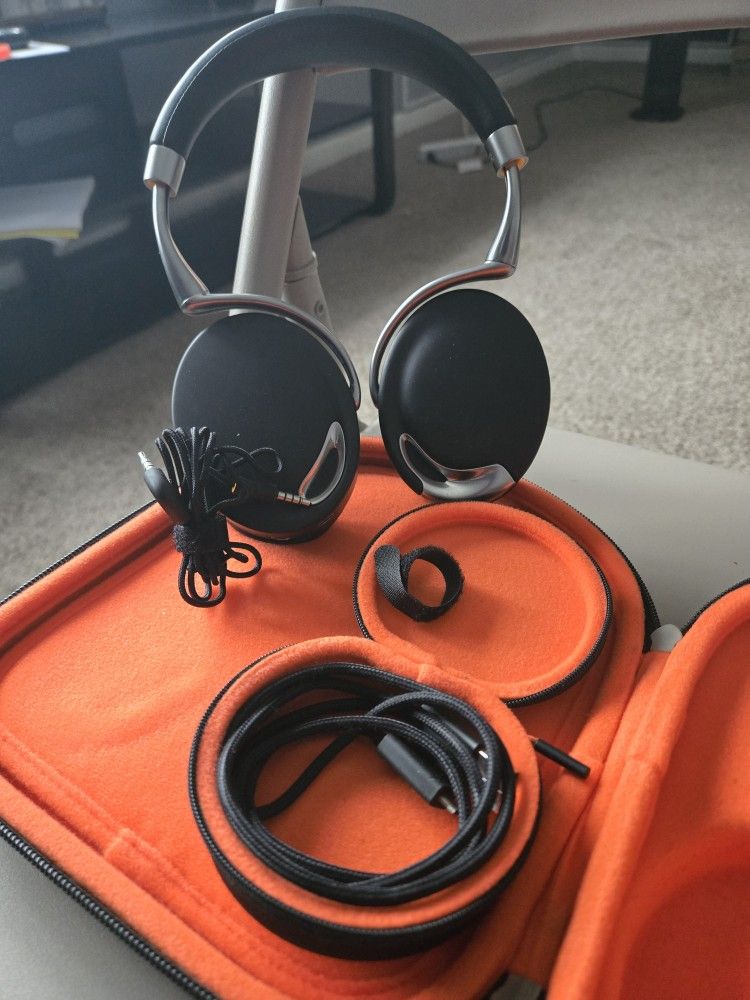 Headphones Review Parrot Zik Headphones Parrot Zik (Black