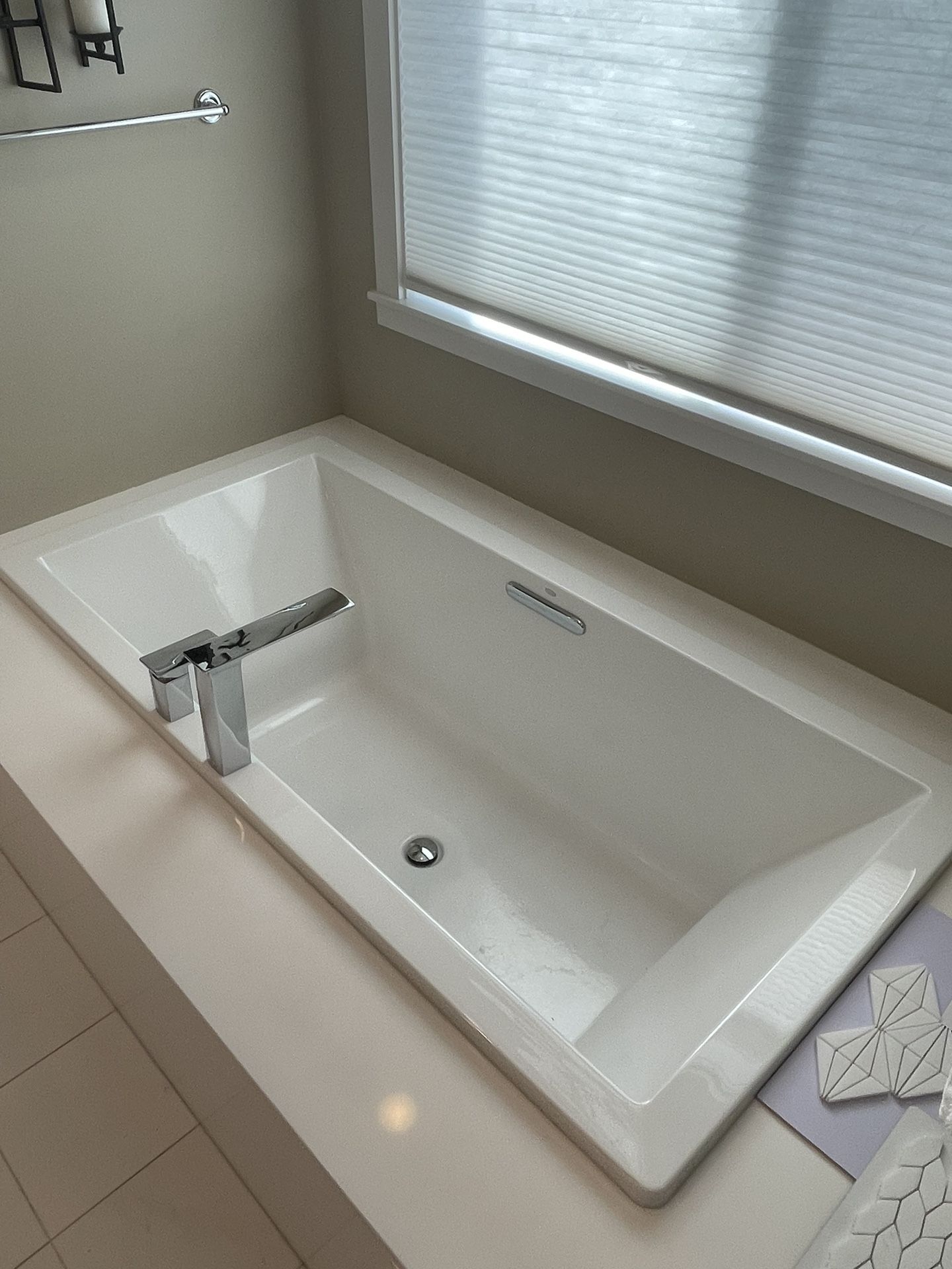 Kohler Underscore 72” Drop In Soaking Tub With Center Drain And Faucets