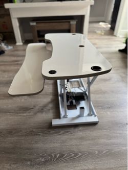 Versa Desk