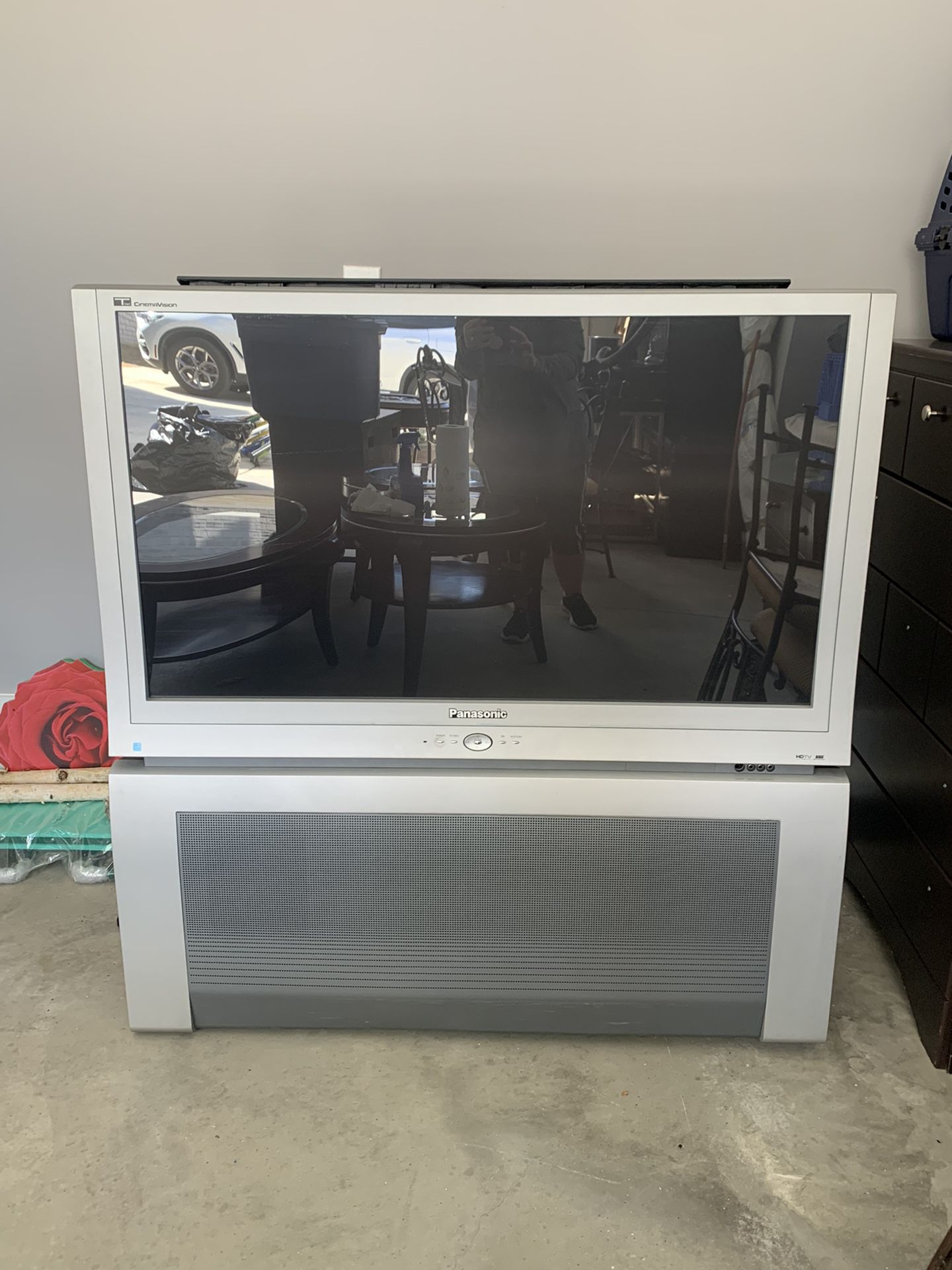 Panasonic Projection TV 47” With Base 