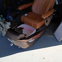 Lexor Massaging Spa Chairs Fully Functional 
