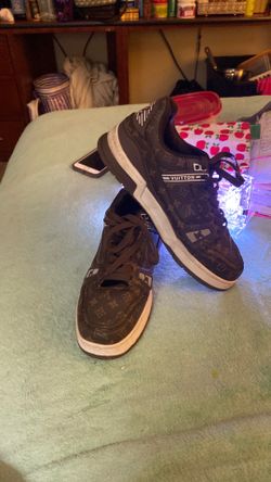 Ladies Louis Vuitton signature shoes/Sneakers Size 8-9