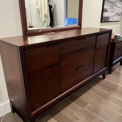 Nice 4-piece Bedroom Set 