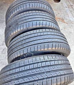 225/50/18 Pirelli Selling a set of 4 tires in excellent condition 🫡