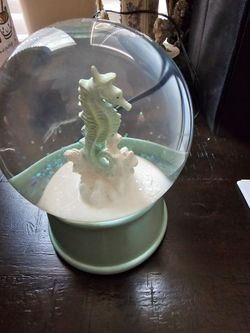 Seahorse Snow Globe