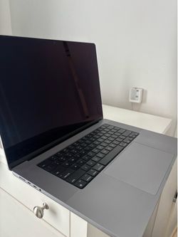 2021 MacBook Pro 16” M1 Max • 64GB RAM Upgrade • 1TB SSD • Space Gray