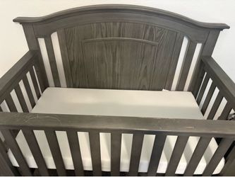 Convertible crib with new mattress