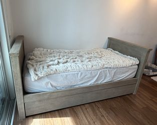 Pottery Barn Farmhouse Daybed With Trundle