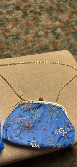 Vintage 1980s blue satin embroidered clutch purse  gold tone frame, detachable gold tone chain strap, gold tone kiss lock clasp