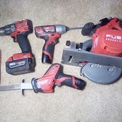 Milwaukee Tool Set w/ Bag, Batteries & Charger