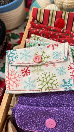 Fabric pockets to hold gift cards
