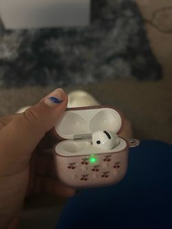 AirPods 4 Box  and 1 AirPod