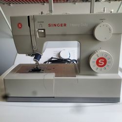 Singer Model 44S Sewing Machine – Like New