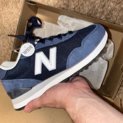 Navy New Balance Size 6 Women’s Shoes 