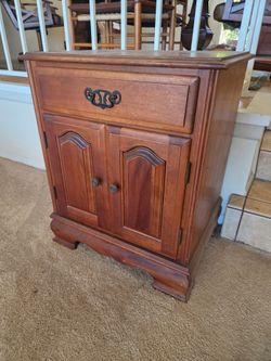 Free end table