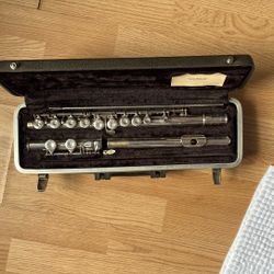 Bundy Flute 478660 In Case