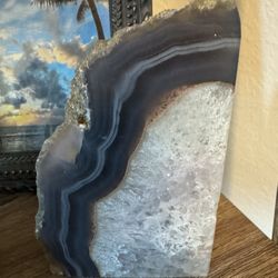 Self Standing Crystal Agate