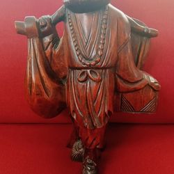 Vintage Wood  Signed Carved Netsuke.
In the 17yh Century Netsuke were used to secure pouches or containers to the sash  of a kimono , which lacked poc