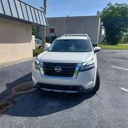 2024 Nissan Pathfinder SL  4 WD