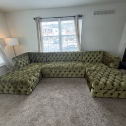 💚 Oversized Tufted Green Sectional Couch