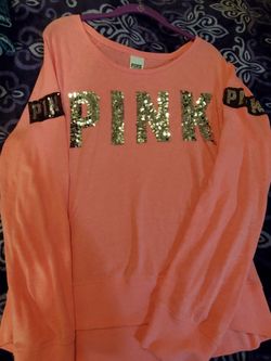Cute like new pink shirt size med. Only worn 2 times. 25$