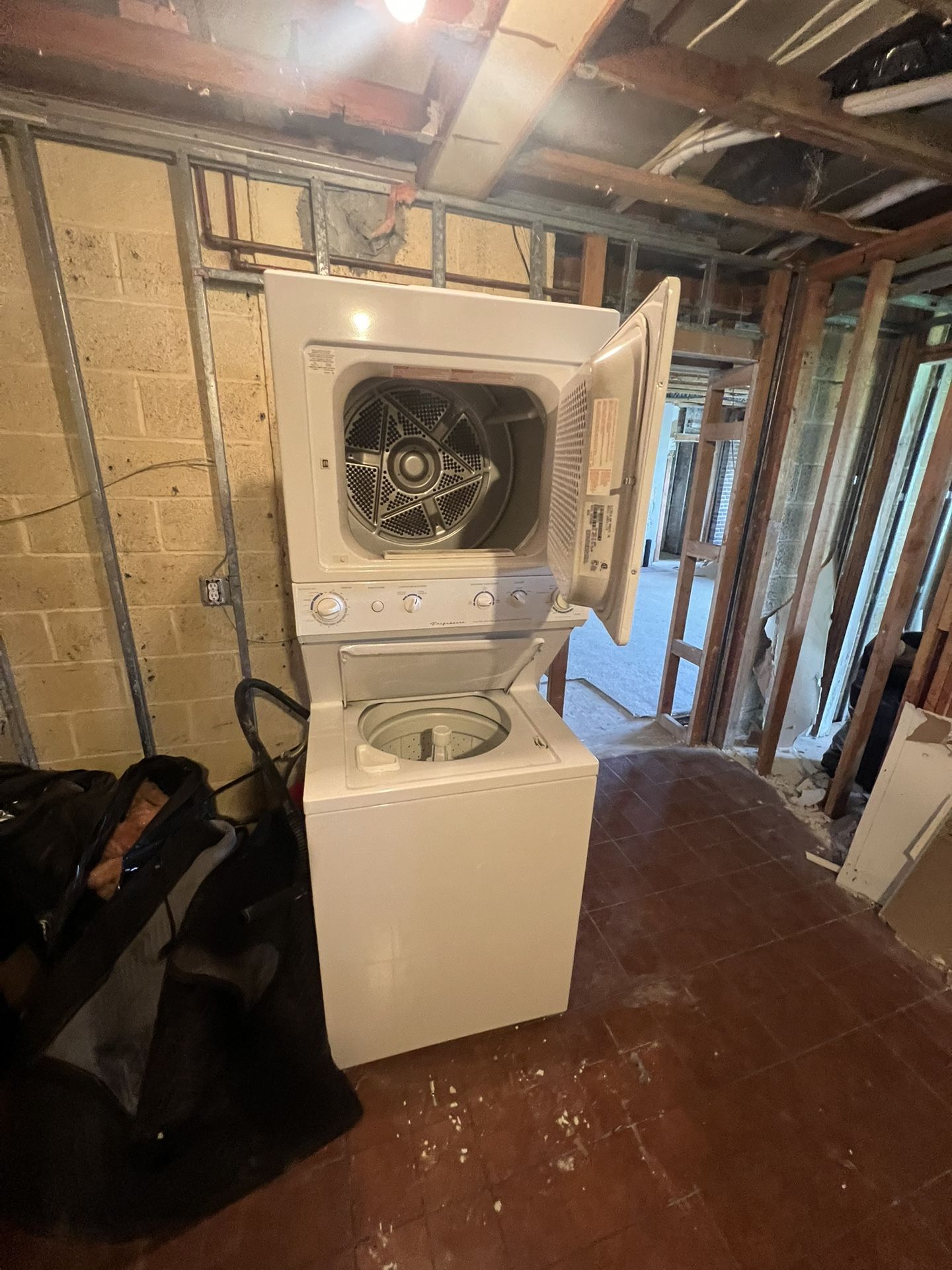 White Dryer And Washer Machine