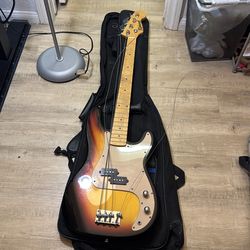 Richwood electric bass with soft case (needs minor repair)