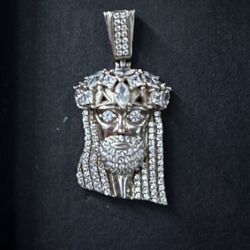2 Chain pendants and a ring
