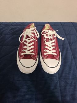Chuck Taylor All Star Canvas - (Low Top Burgundy)