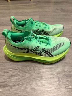 Asics megablast size 6 women used