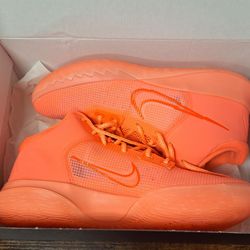 Brand New Nike Kyrie Flytrap 4 "Bright Mango" Size 11