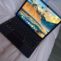 iPad Air M2 550$ With Magic Keyboard