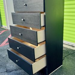 Chest 5-Drawer Dresser In Black 