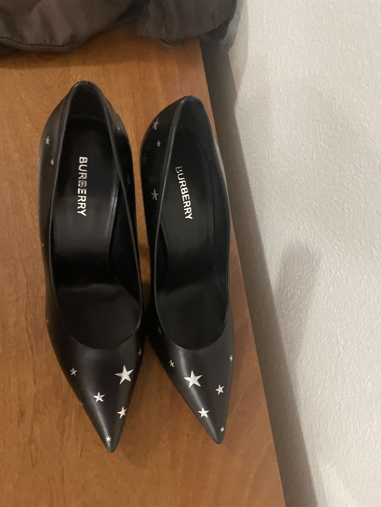 New Burrbery Black heels size 8.5
