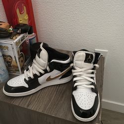 Jordan 1 Patent Black Gold Size:7y