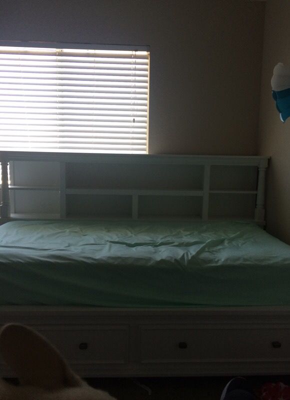 Ashley Furniture Kaslyn Twin Bookcase Bed