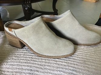 Toms Shoes Size W6.
