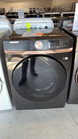 Save $587.45 Off MSRP on Large 7.5 cu ft Black w/ Gold Trim Front Load Vented Gas Dryer🏷️