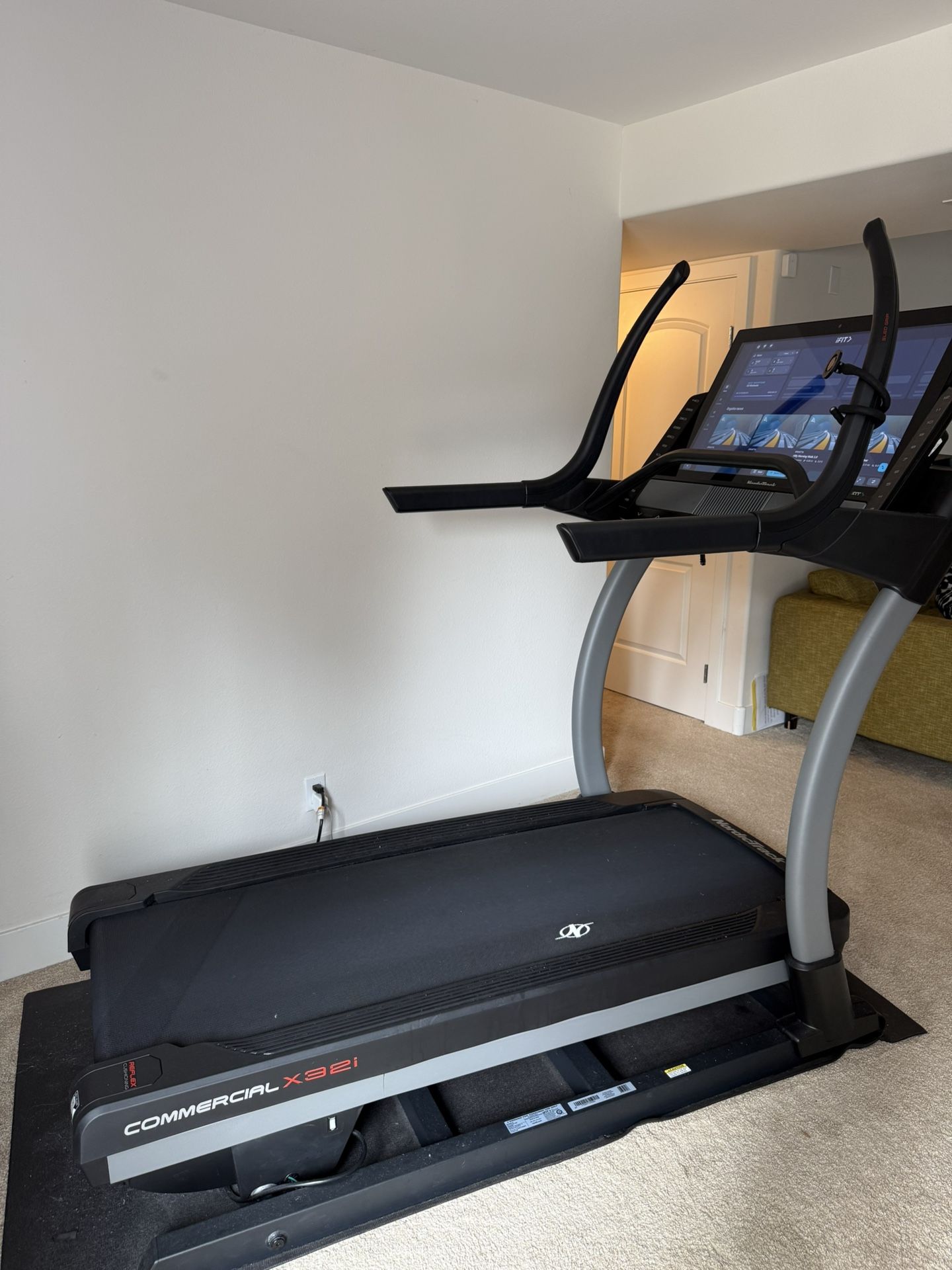NordicTrack Treadmill x32i - 1 Year Old - Cracked Frame
