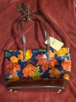 **BRAND NEW TAGS STILL ON IT**Patricia Nash Maple Leaves small handbag
