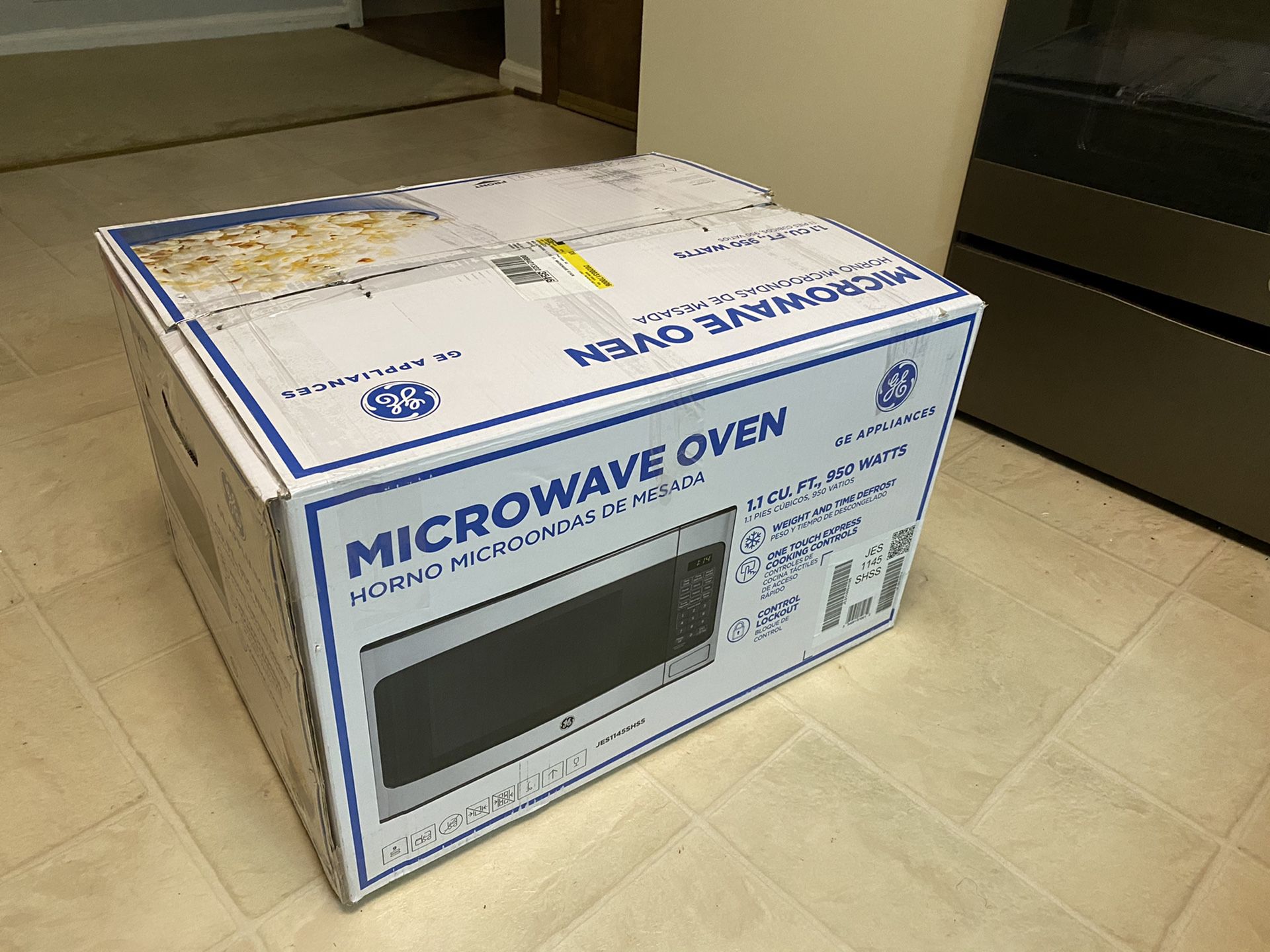 GE 1.1 CU. FT., 950 Watts Microwave