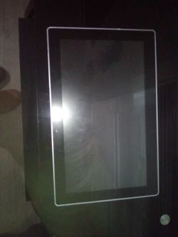 It's a gray and black hp montior