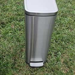 STAINLESS STEEL TRASH CAN. Tall Kitchen Size