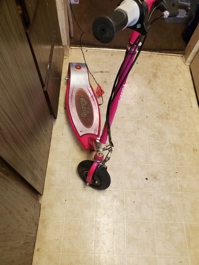 Kids Pink Razor Scooter & Charger Works Great