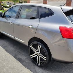 (12) Nissan Rogue, Low Miles, Clean Title, 4 Cylinder Gas Saver, Registered, Smogged, 22"rims, No Issues Or Problems