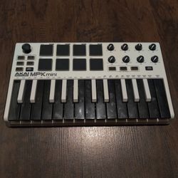 Akai MPK Mini White 