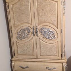 Large Wardrobe / Armoire (solid wood!)