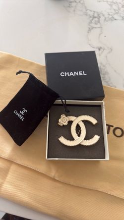 Designer broach jewelry and box and velvet pouch